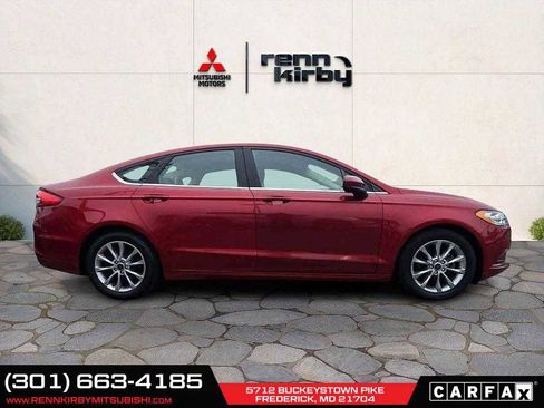 Used 2017 Ford Fusion SE w/ Fusion SE Technology Package image 8