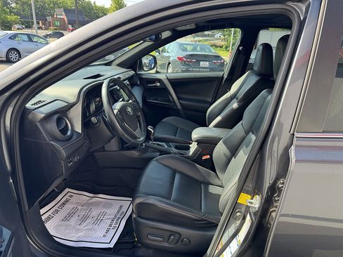 Used 2017 Toyota RAV4 SE AWD/4WD image 8
