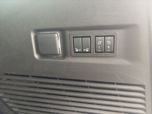 Used 2021 GMC Yukon XL Denali AWD/4WD image 25