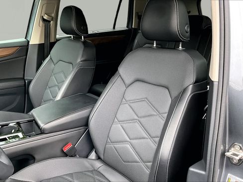 Used 2024 Volkswagen Atlas SE FWD image 8