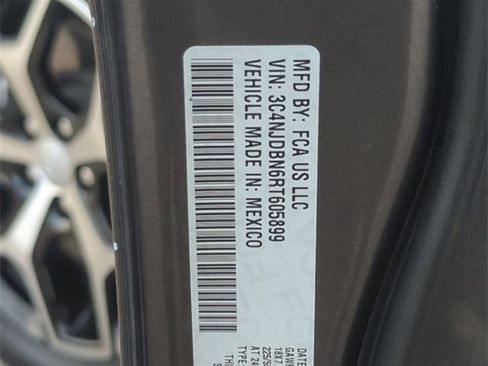 Certified 2024 Jeep Compass Latitude image 28