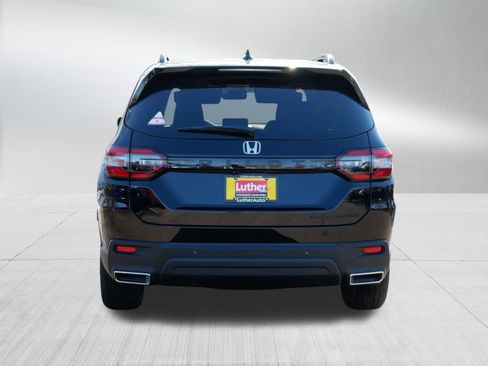 Certified 2025 Honda Pilot Black Edition image 6