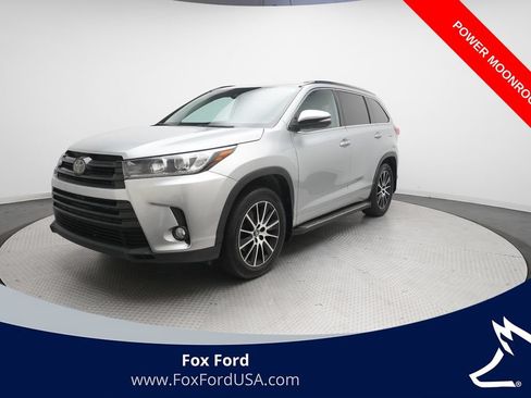 Used 2018 Toyota Highlander XLE AWD/4WD image 1