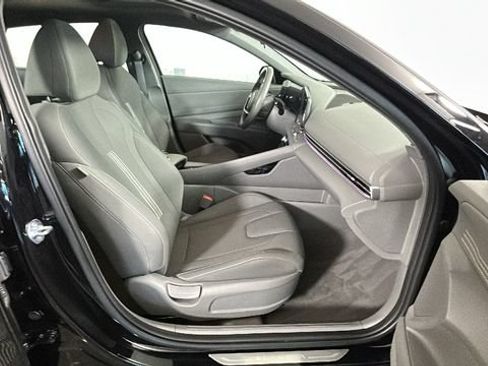 Used 2025 Hyundai Elantra SEL FWD image 30
