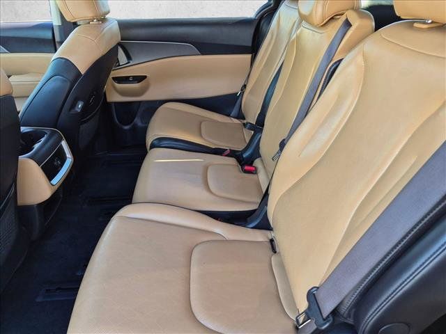 Used 2024 Kia Carnival LX FWD image 24