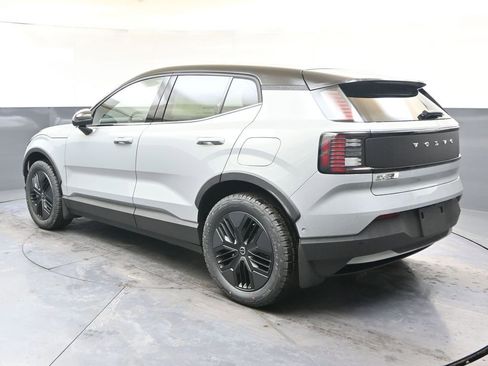 New 2026 Volvo EX30 Cross Country Ultra image 3
