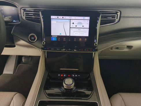 Used 2024 Jeep Wagoneer L Series II image 25