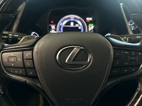 Used 2020 Lexus LS 500h w/ Luxury Package RWD image 23