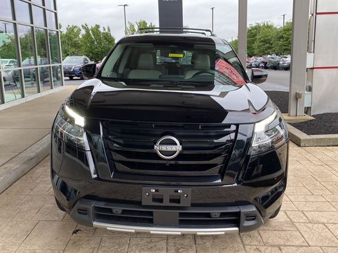 Certified 2023 Nissan Pathfinder SL w/ SL Premium Package AWD/4WD image 2