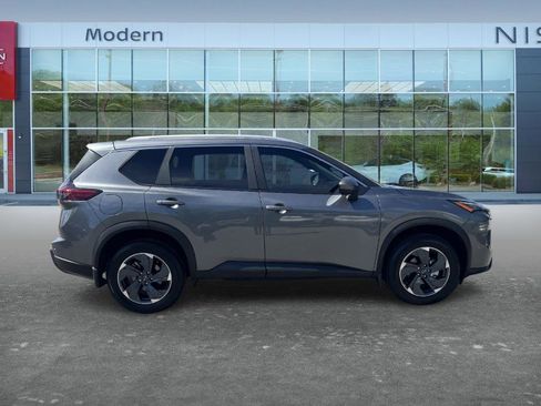 Certified 2025 Nissan Rogue SV w/ SV Premium Package FWD image 4