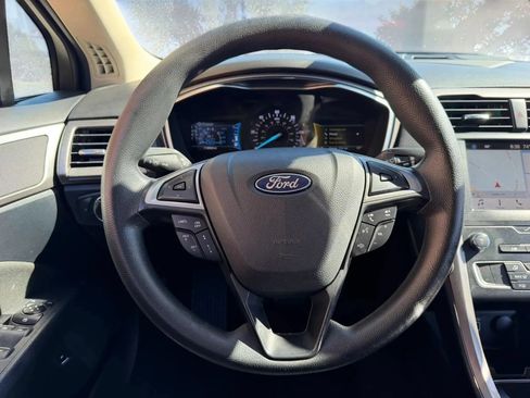 Used 2019 Ford Fusion SE FWD image 11