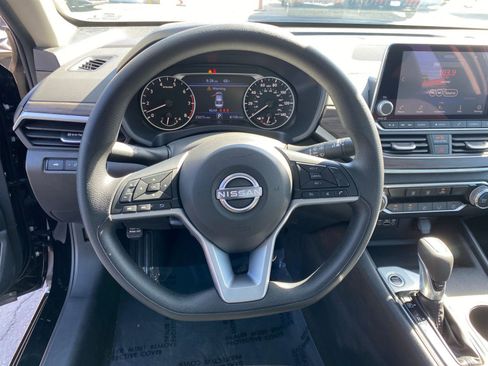 Used 2025 Nissan Altima 2.5 SV image 28