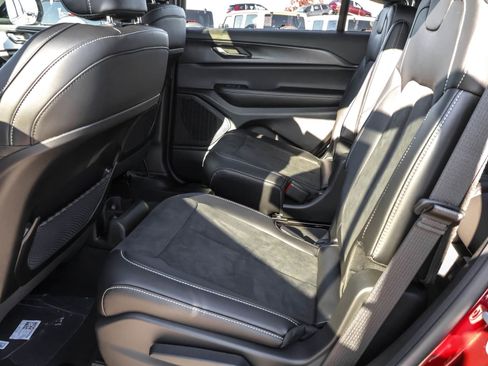 New 2025 Jeep Grand Cherokee L Altitude image 15