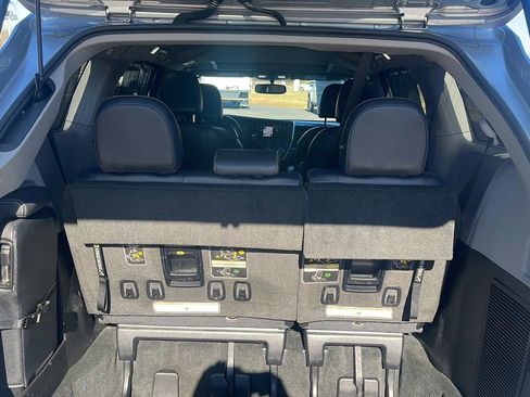 Used 2016 Toyota Sienna SE Premium image 14