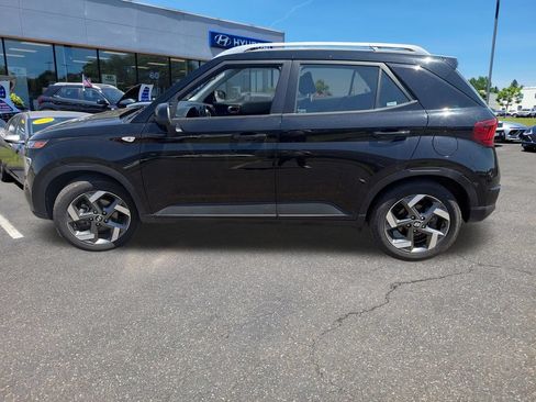 Used 2025 Hyundai Venue SEL FWD image 8