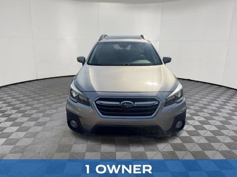 Used 2018 Subaru Outback 3.6R Limited AWD/4WD image 2