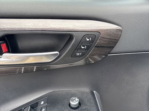 Used 2022 Toyota Highlander Platinum image 13