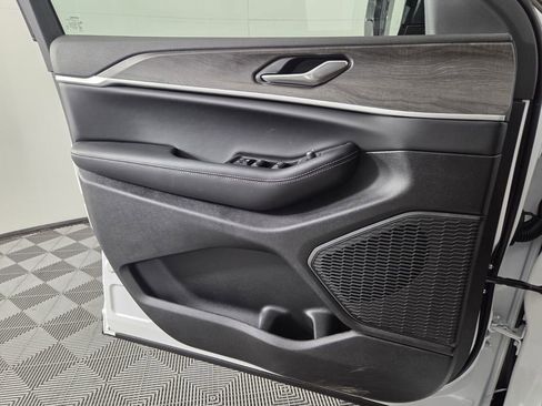 New 2026 Jeep Grand Cherokee Altitude RWD image 20