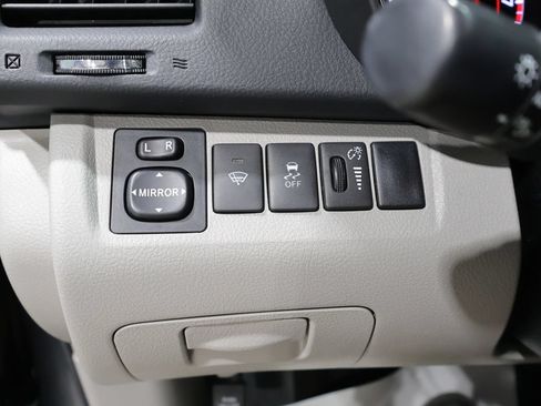 Used 2013 Toyota Highlander Plus AWD/4WD image 30
