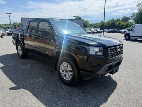 Used 2023 Nissan Frontier SV w/ Tow Package AWD/4WD image 9