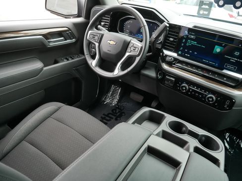 Certified 2026 Chevrolet Silverado 1500 LT AWD/4WD image 9