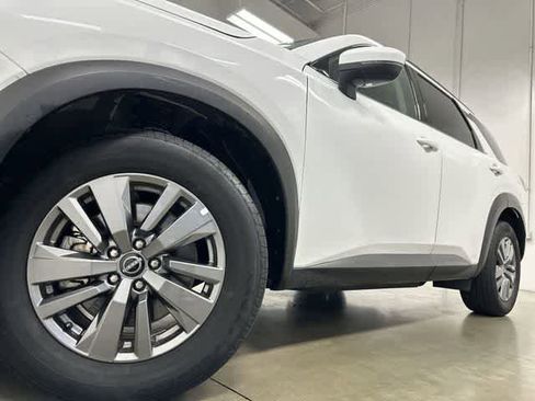 Used 2025 Nissan Pathfinder SV FWD image 27