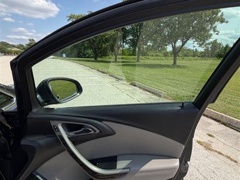 Used 2015 Buick Verano FWD image 21