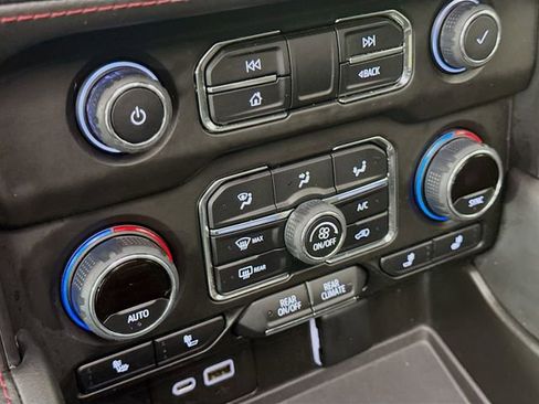 Used 2022 Chevrolet Suburban RST w/ Luxury Package image 16