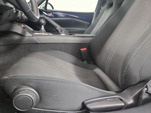 Used 2022 MAZDA MX-5 Miata Club RWD image 31