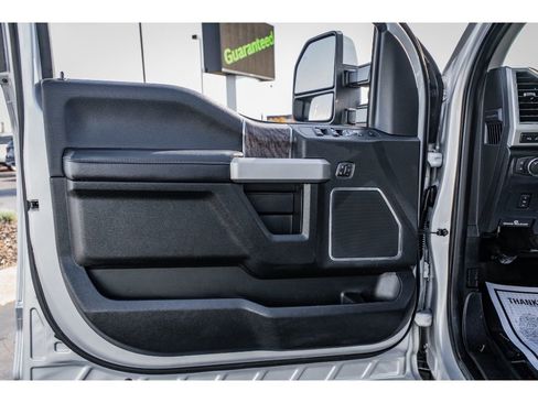 Used 2019 Ford F250 Lariat w/ Lariat Value Package image 6
