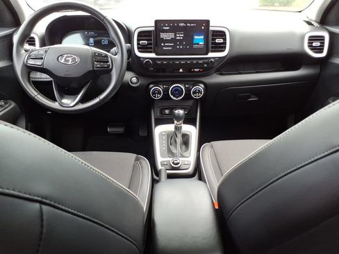 Certified 2024 Hyundai Venue Limited FWD image 13