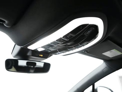 Certified 2026 Porsche Macan AWD/4WD image 30