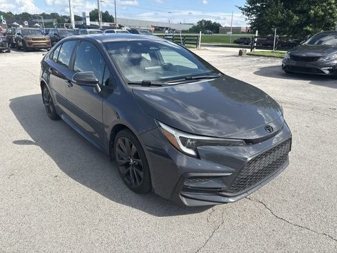 Used 2023 Toyota Corolla SE FWD image 2