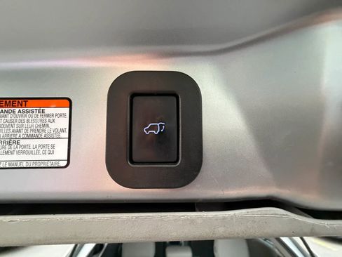 Used 2018 Toyota Sienna XLE w/ XLE Navigation Package AWD/4WD image 21