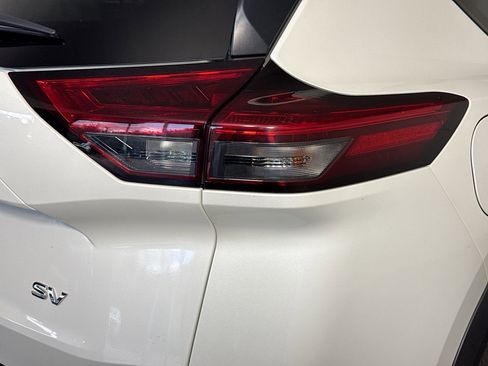 Used 2023 Nissan Rogue SV image 34