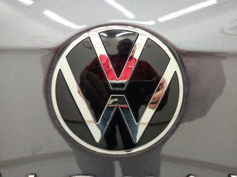 Used 2022 Volkswagen Tiguan SE w/ Panoramic Sunroof Package image 26