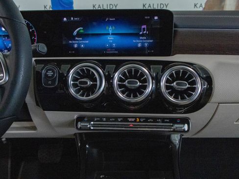 Used 2021 Mercedes-Benz CLA 250 4MATIC w/ Premium Package image 4