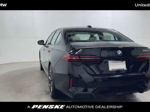 Used 2026 BMW 530i w/ M Sport Package RWD image 7