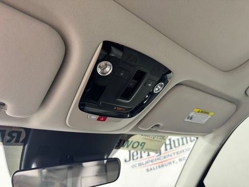 Used 2025 Kia Sorento S w/ Panoramic Sunroof Package image 25