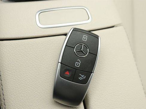 New 2025 Mercedes-Benz GLB 250 image 14