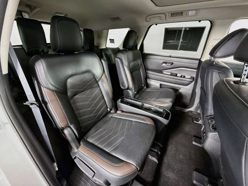 Used 2024 Nissan Pathfinder Platinum AWD/4WD image 37