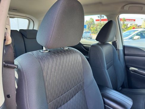 Used 2017 Nissan Rogue S FWD image 13