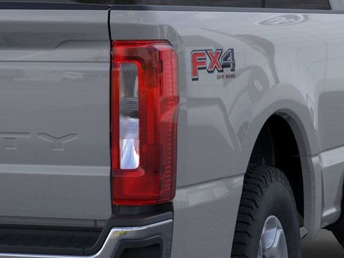 New 2026 Ford F250 XLT w/ FX4 Off-Road Package image 21
