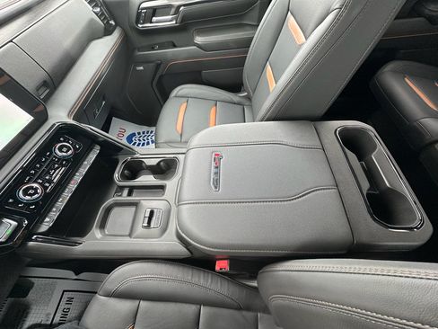 Used 2024 GMC Sierra 3500 AT4 w/ Technology Package AWD/4WD image 7