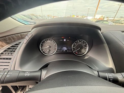 Used 2024 Nissan Armada Platinum image 17