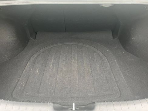 Used 2025 Hyundai Elantra Limited image 29