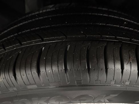 New 2025 Ford Explorer Active image 14