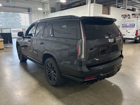 Used 2024 Cadillac Escalade V w/ LPO, ONYX Package image 3
