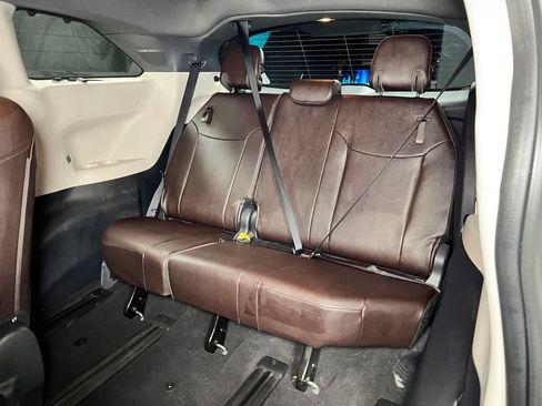 Used 2024 Toyota Sienna Platinum AWD/4WD image 17