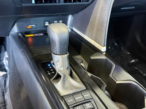 Used 2025 Toyota Camry LE image 25